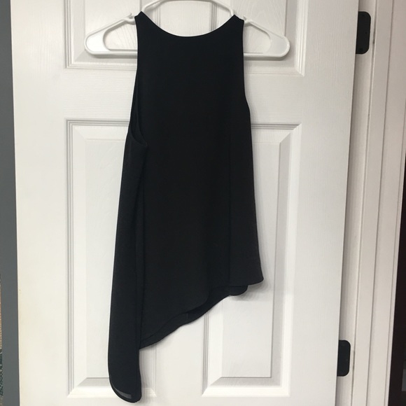 Pretty pleat-back, asymmetrical black top - Picture 2 of 2